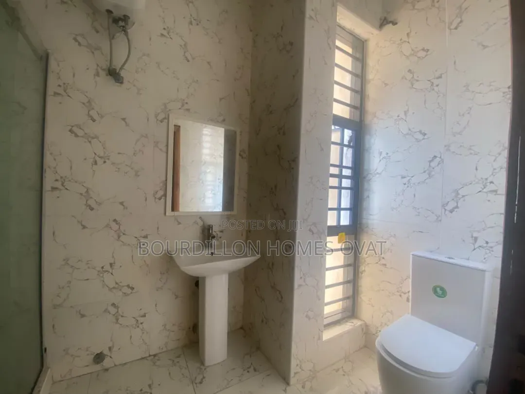 4bdrm Duplex in Lekki Conversation for rent in Lekki Expressway