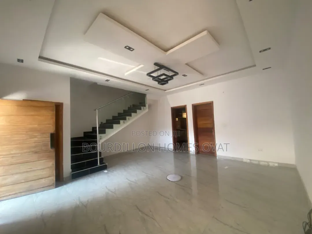 4bdrm Duplex in Lekki Conversation for rent in Lekki Expressway