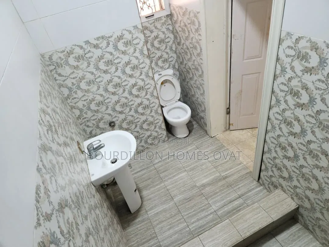 3bdrm Apartment in Lekki Conversation for rent in Lekki Expressway