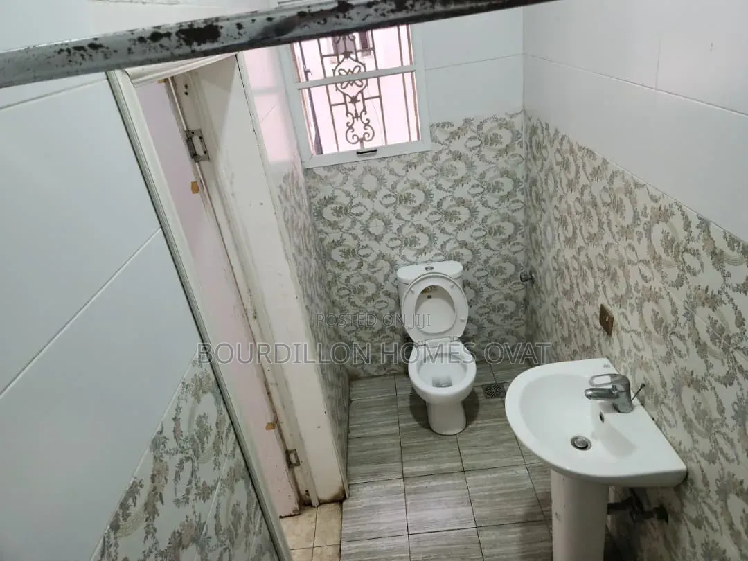3bdrm Apartment in Lekki Conversation for rent in Lekki Expressway