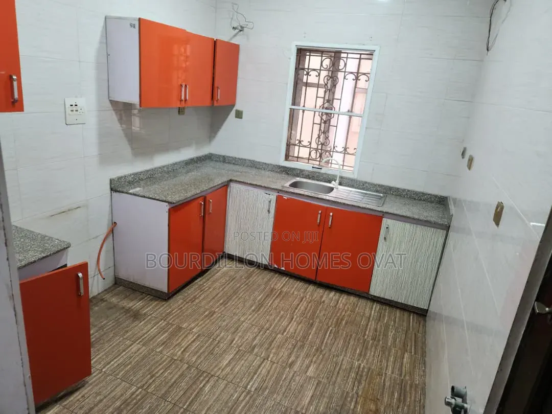 3bdrm Apartment in Lekki Conversation for rent in Lekki Expressway