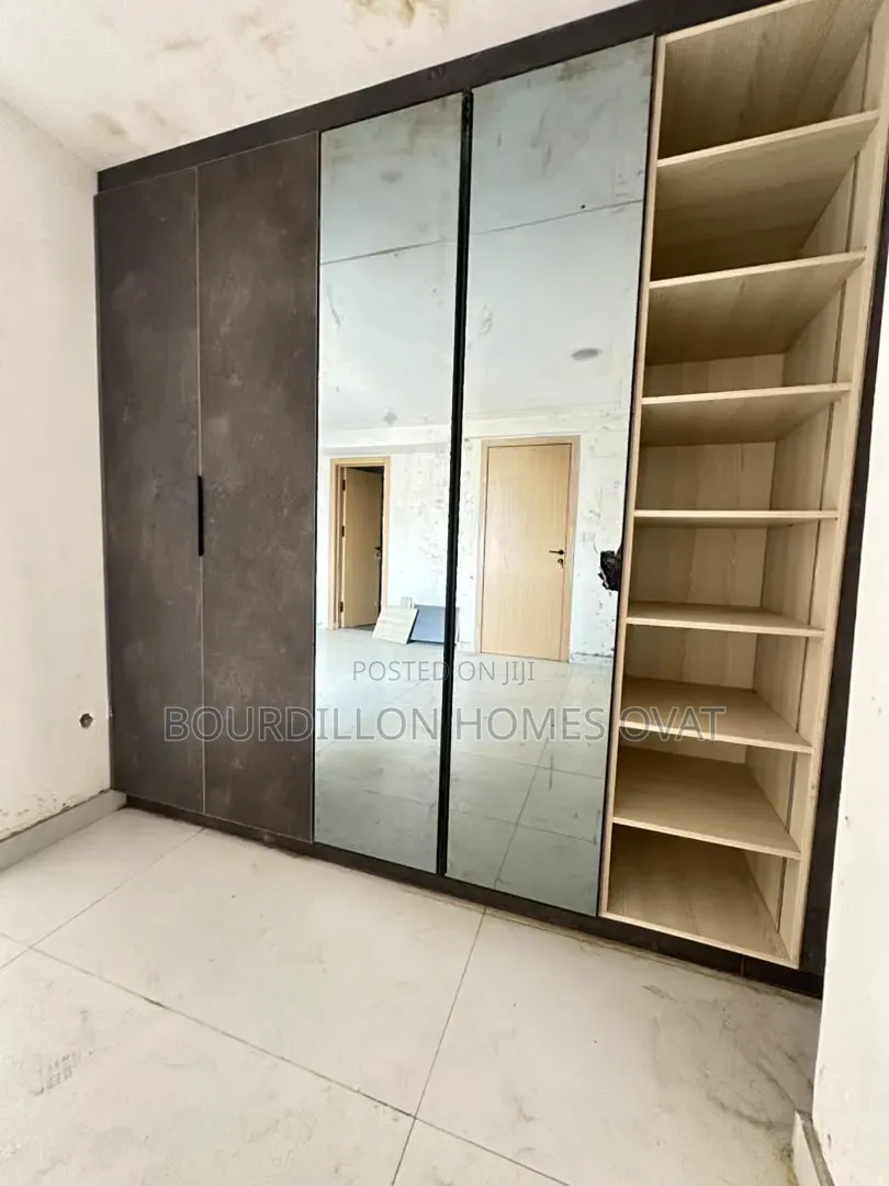 2bdrm Maisonette in Lekki Phase 1 for sale in Lekki Phase 1