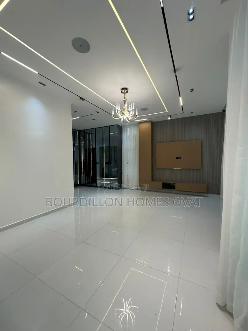 5bdrm Duplex in Orchid Lekki Lagos for sale in Lekki Expressway