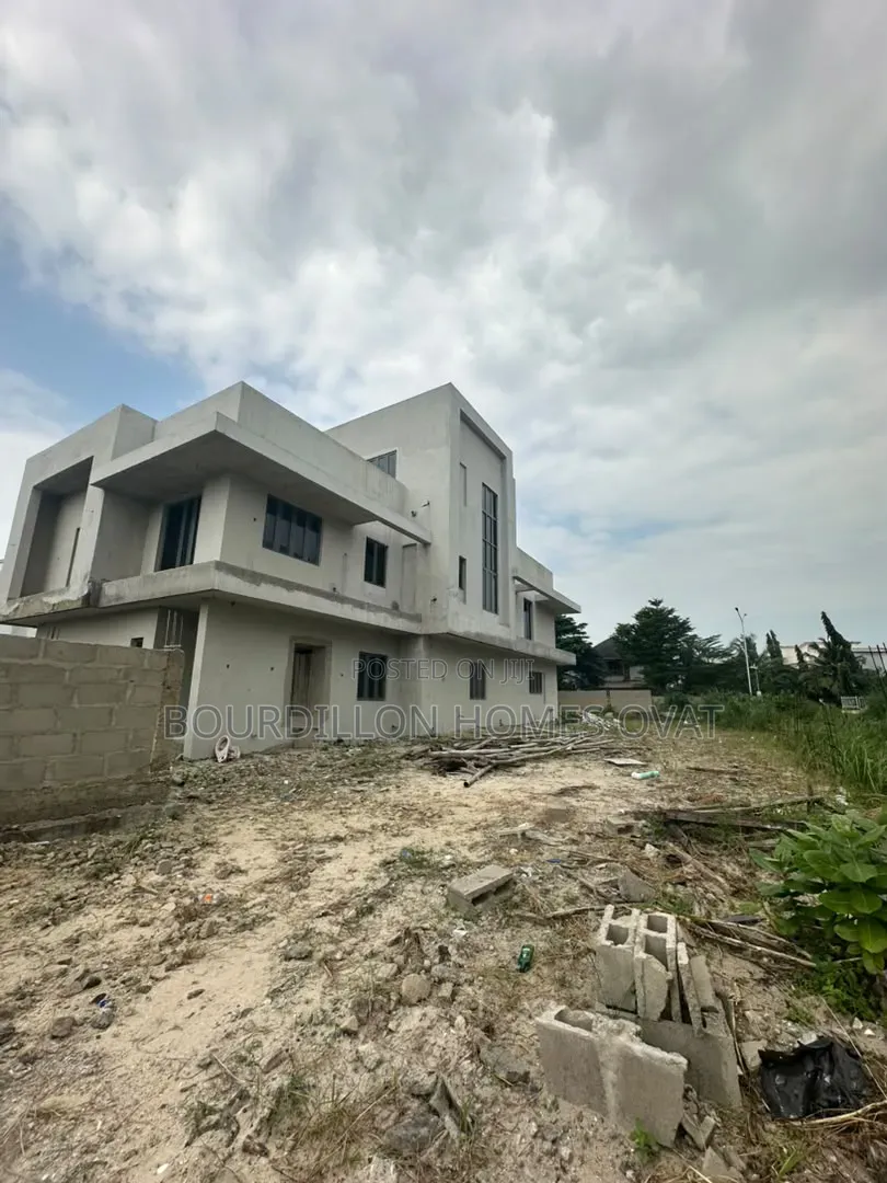 6bdrm Penthouse in Pinnock Beach Estate for sale in Osapa london