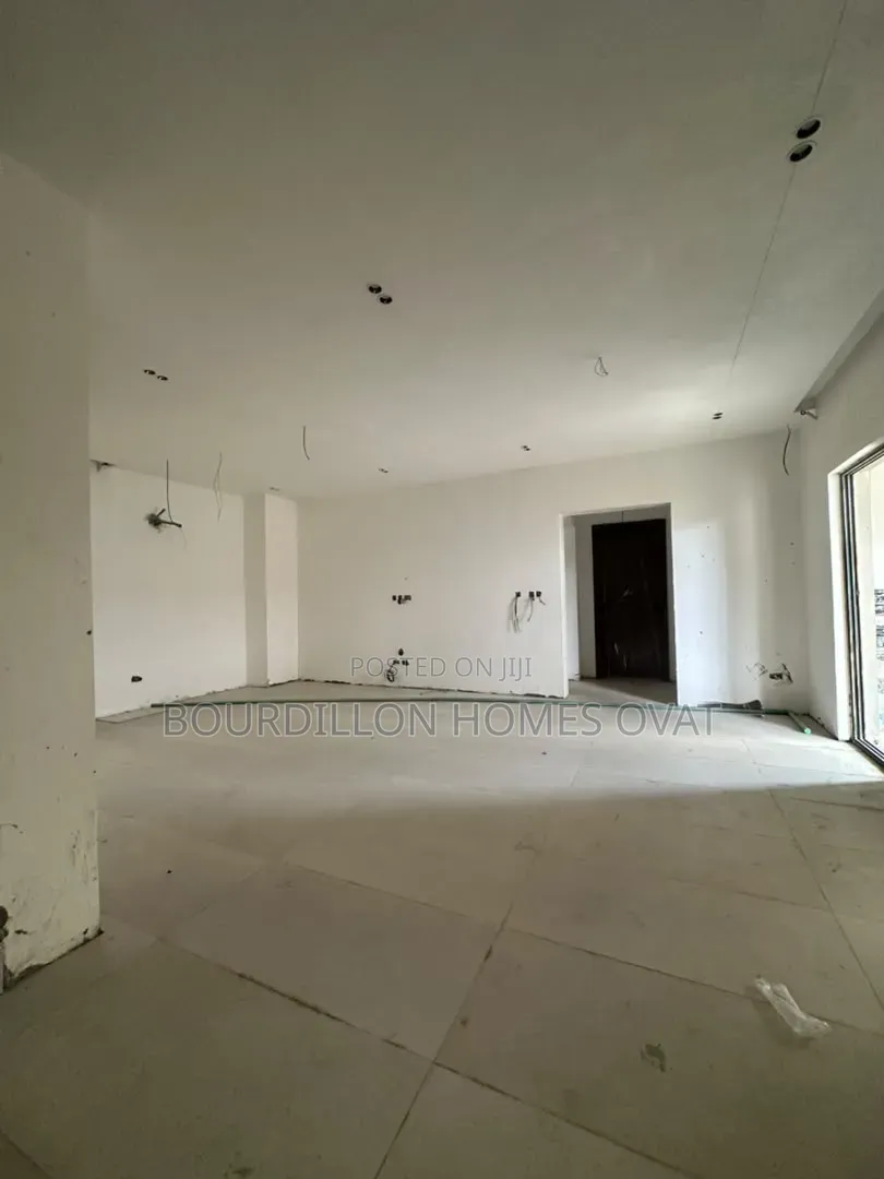 6bdrm Penthouse in Pinnock Beach Estate for sale in Osapa london