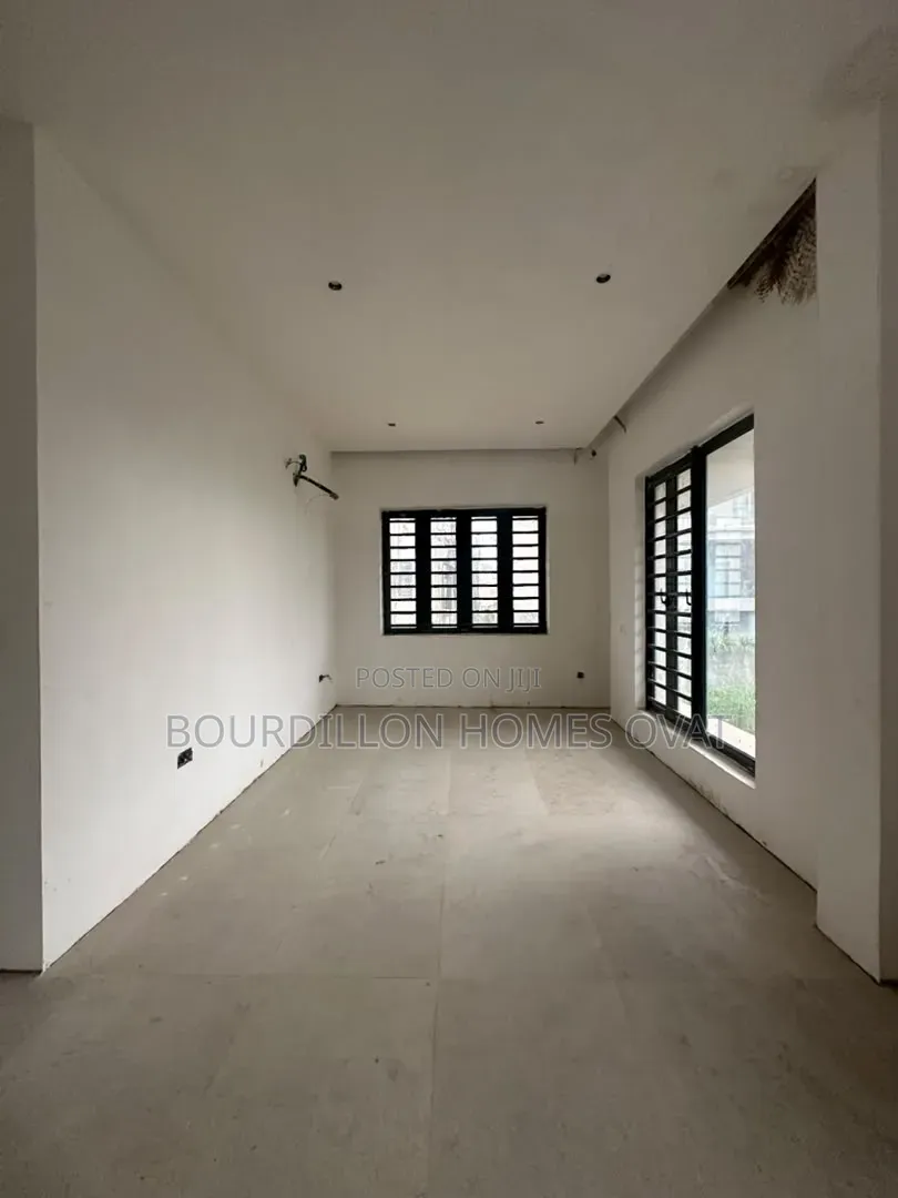 6bdrm Penthouse in Pinnock Beach Estate for sale in Osapa london