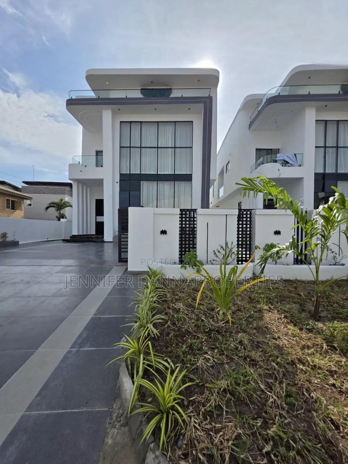 4bdrm Duplex in Thomas Estate for sale in Thomas Estate