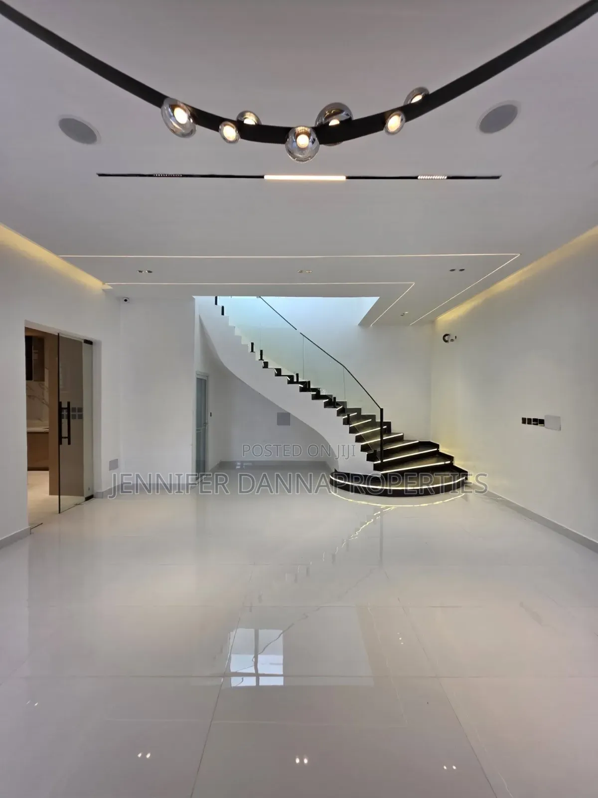 4bdrm Duplex in Thomas Estate for sale in Thomas Estate