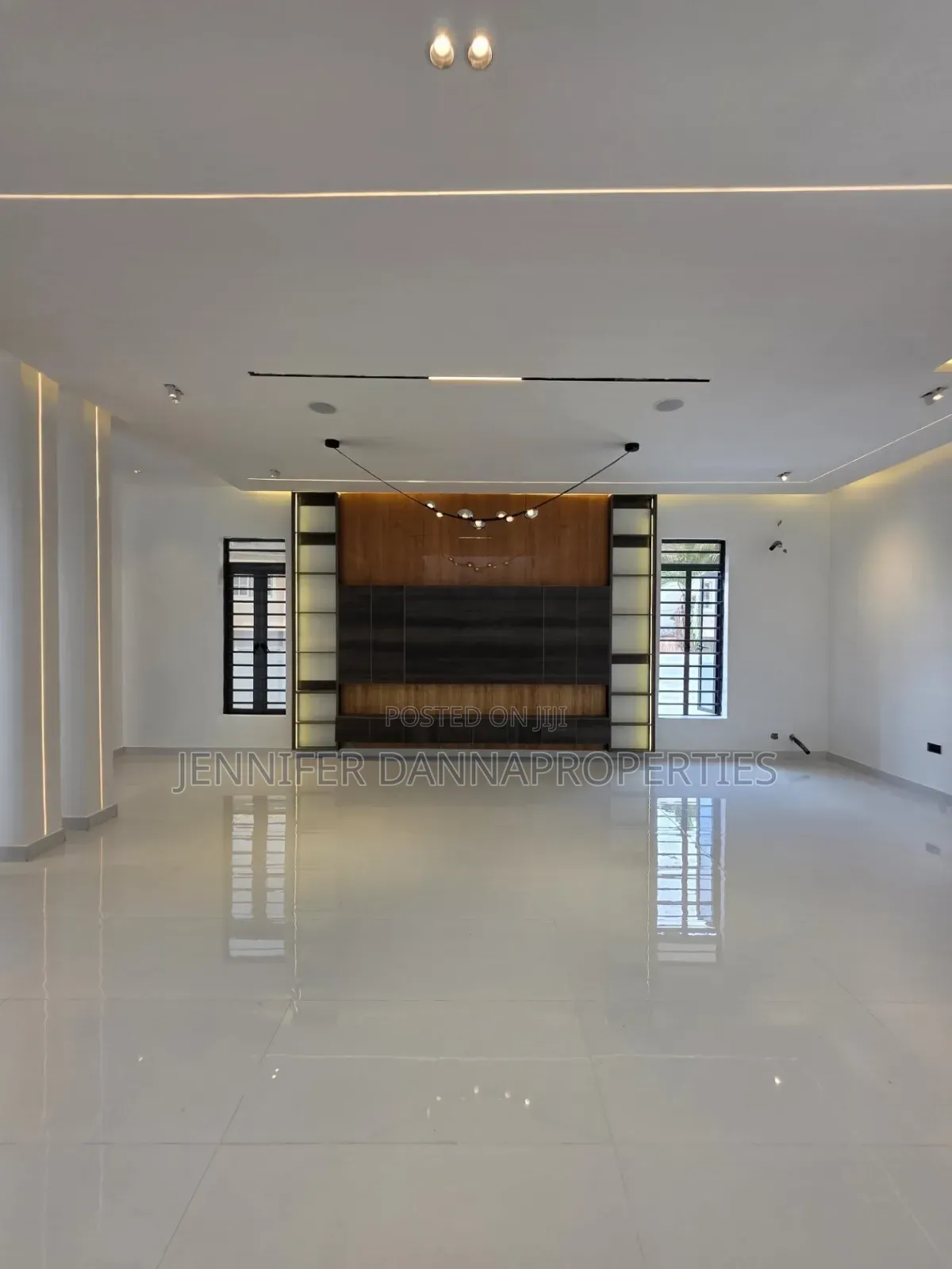 4bdrm Duplex in Thomas Estate for sale in Thomas Estate