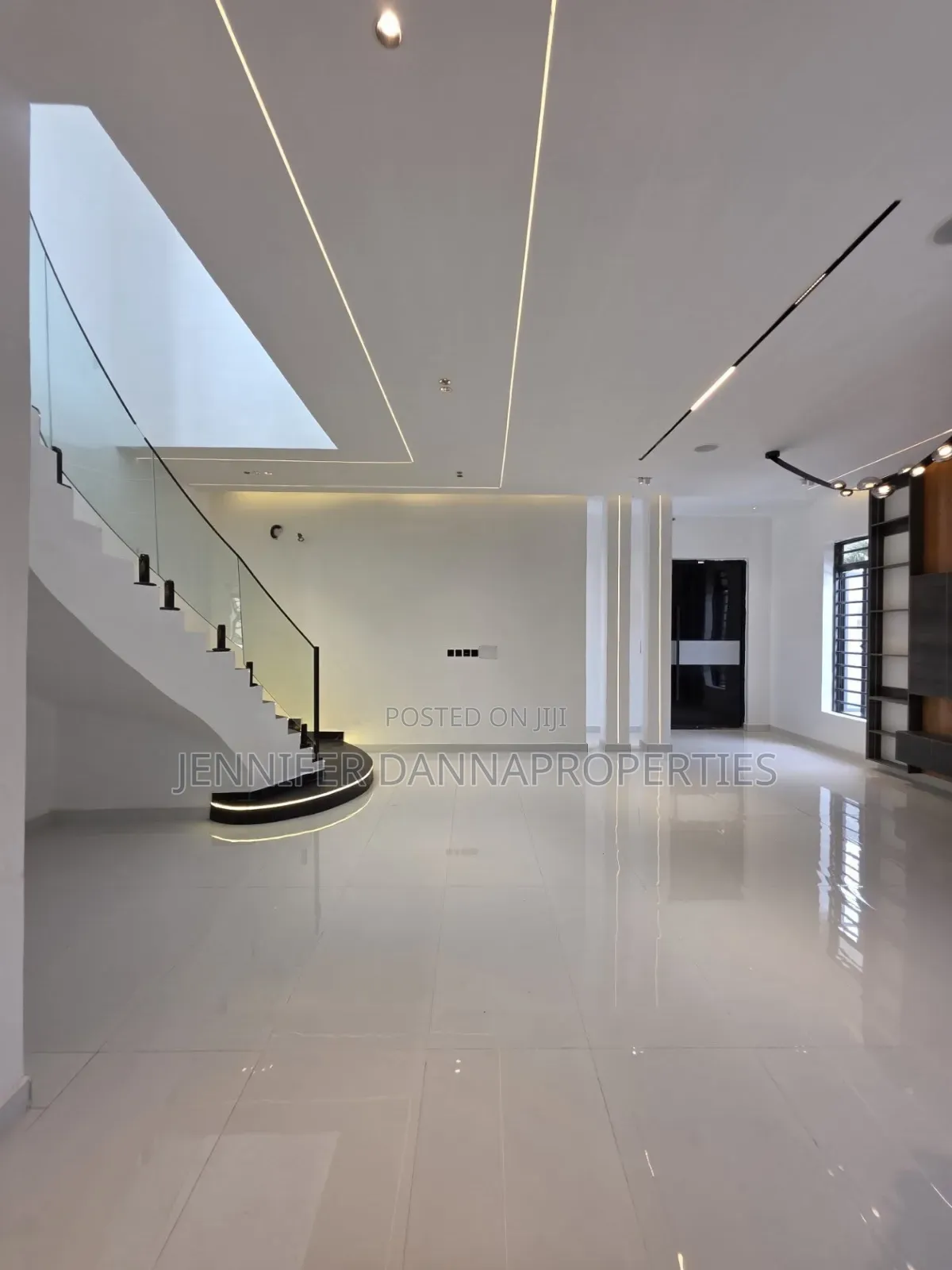 4bdrm Duplex in Thomas Estate for sale in Thomas Estate