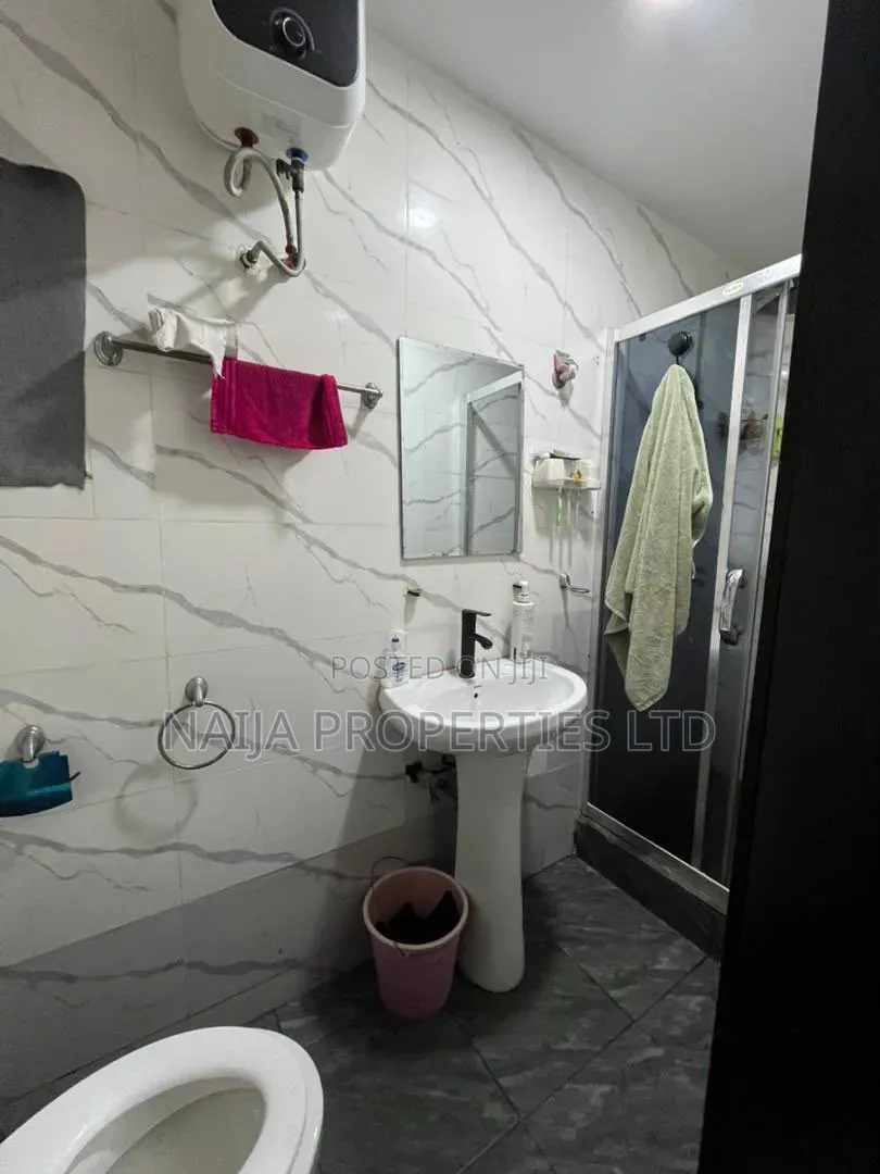 3bdrm Penthouse in Lekki County, Ikota for sale in Ikota