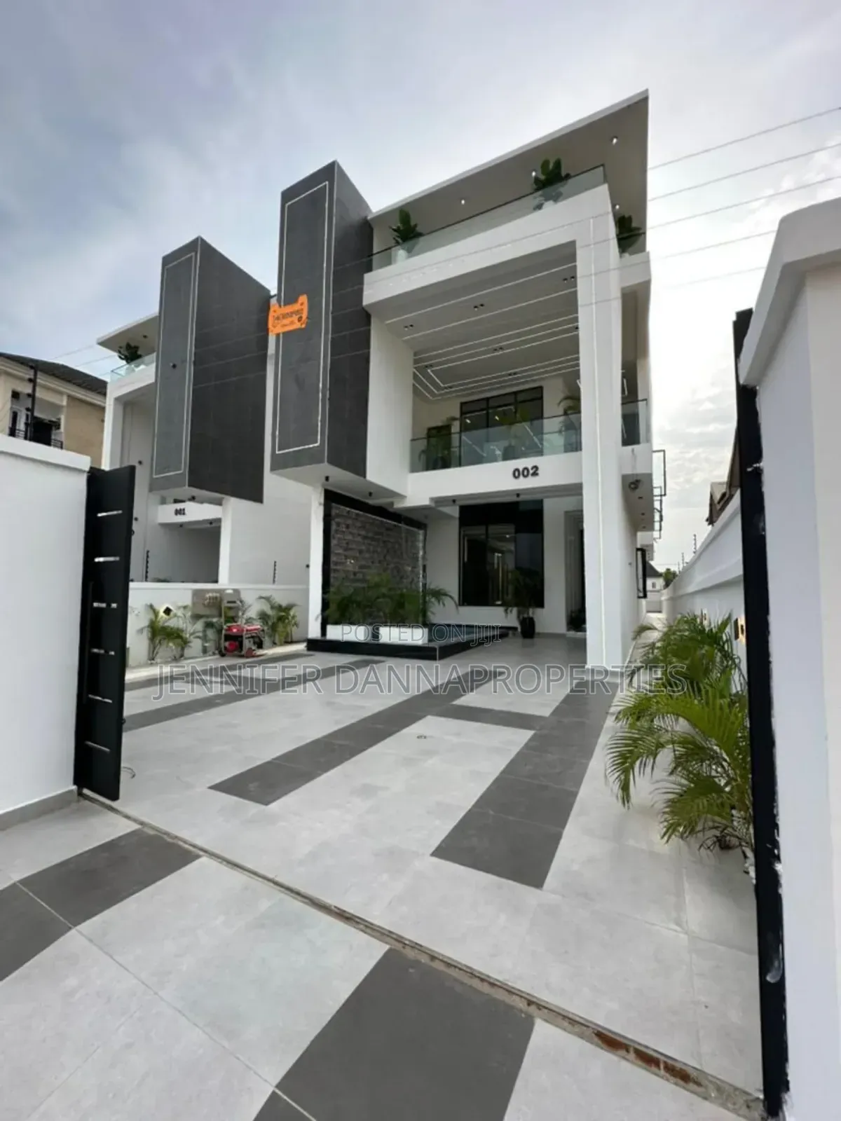 5bdrm Duplex in Ikota for sale in Ikota