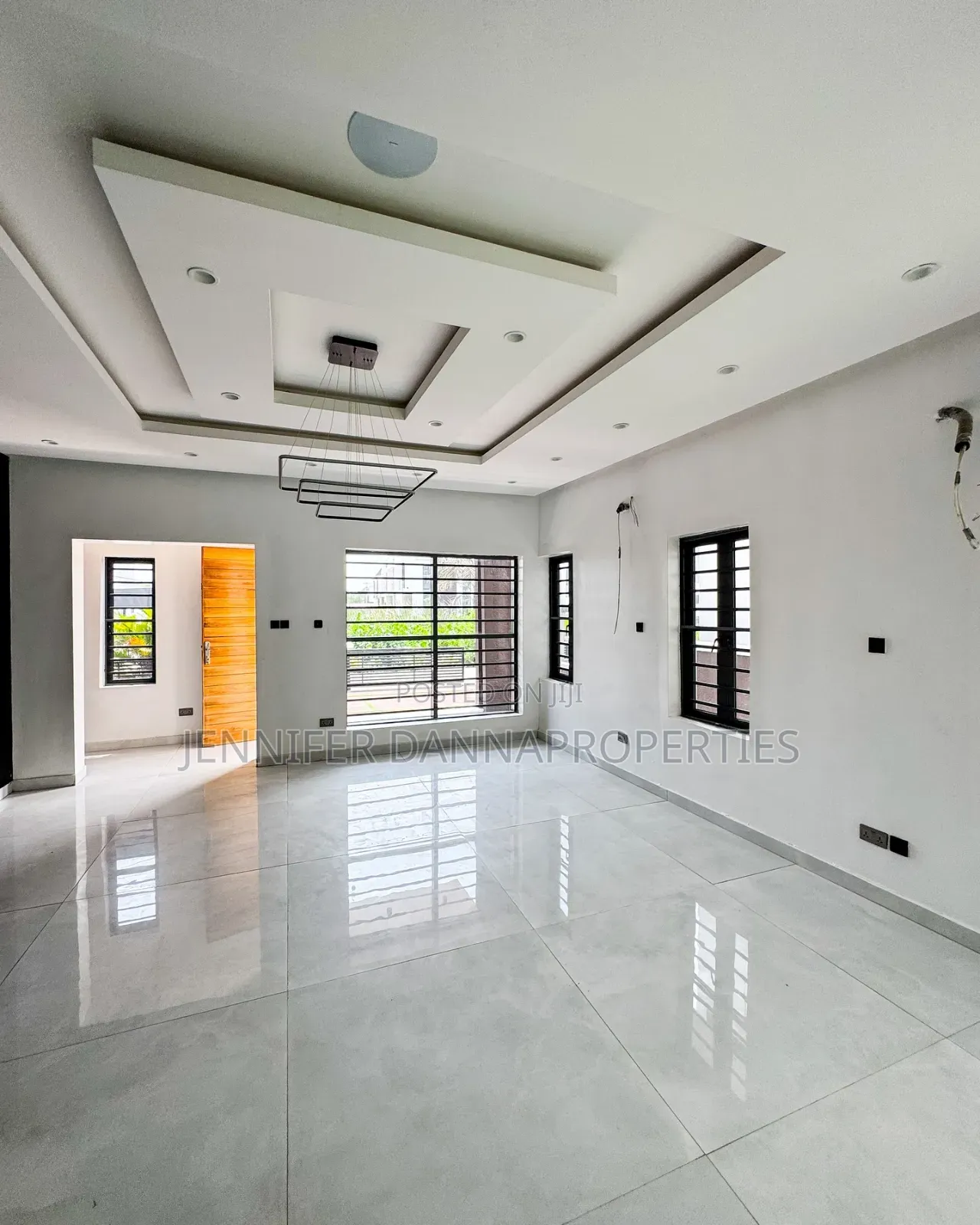 5bdrm Duplex in Ikota for sale in Ikota