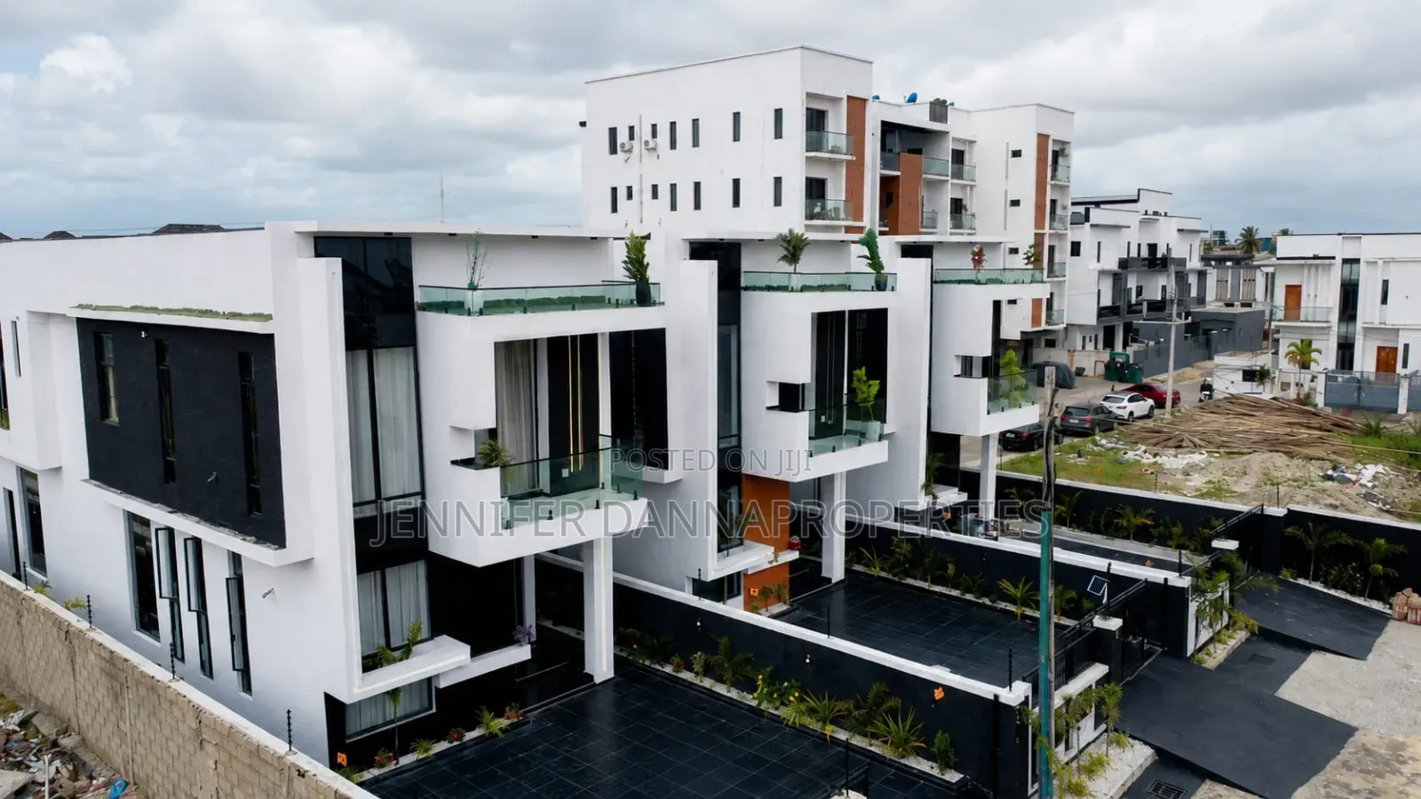 5bdrm Duplex in White Oak Estate, Ologolo for sale in Ologolo