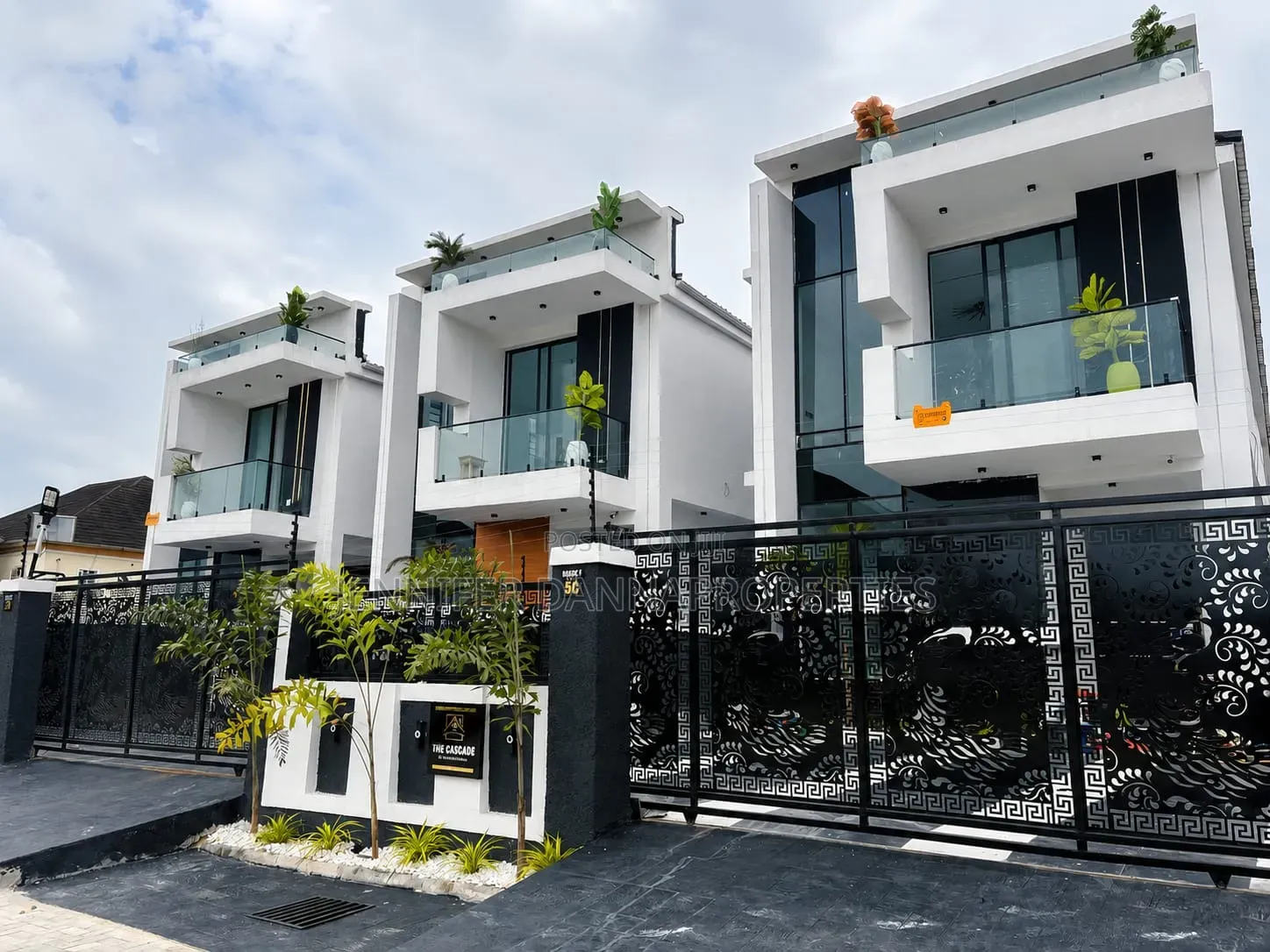 5bdrm Duplex in White Oak Estate, Ologolo for sale in Ologolo