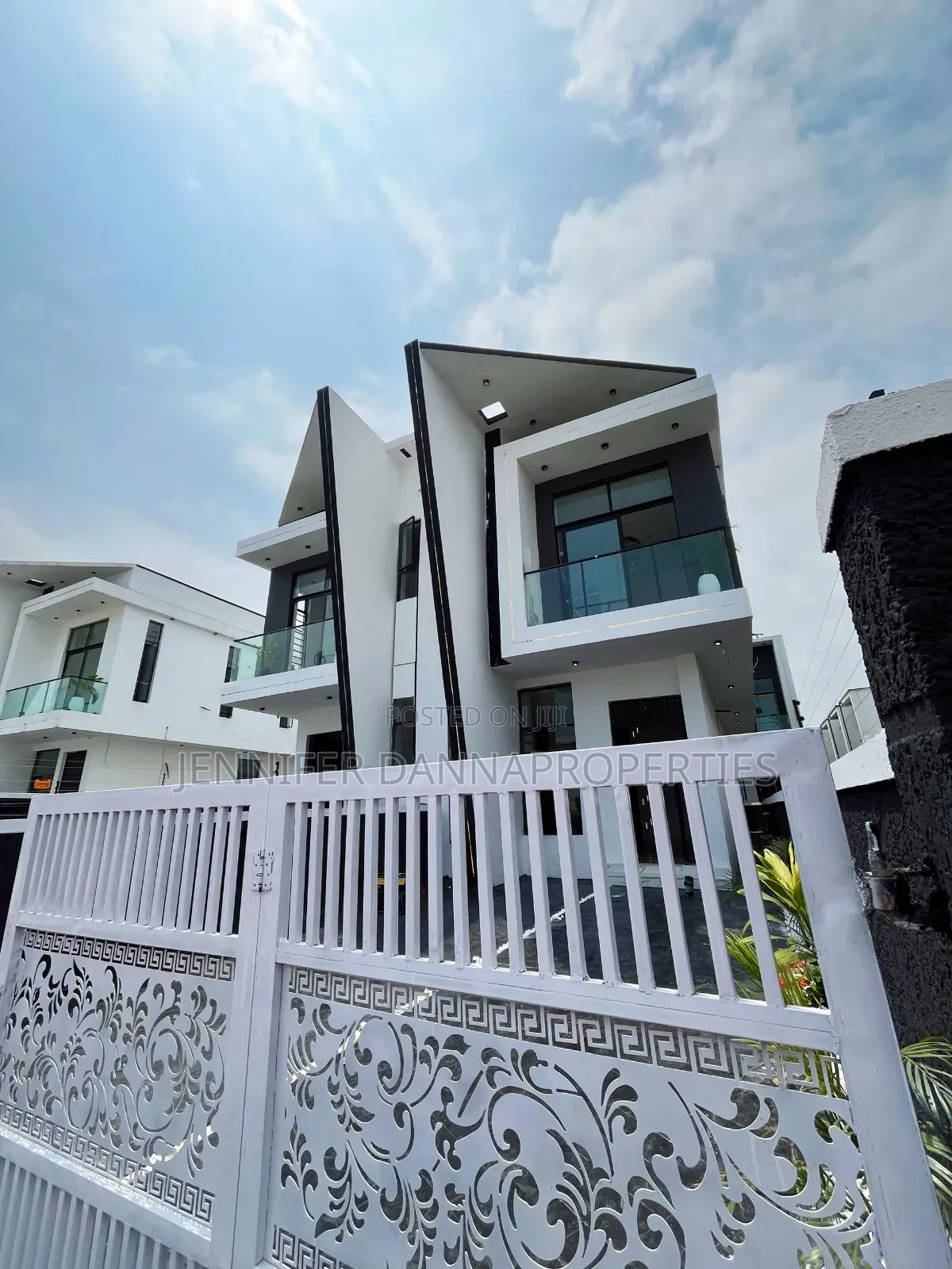 4bdrm Duplex in Ikota for sale in Ikota