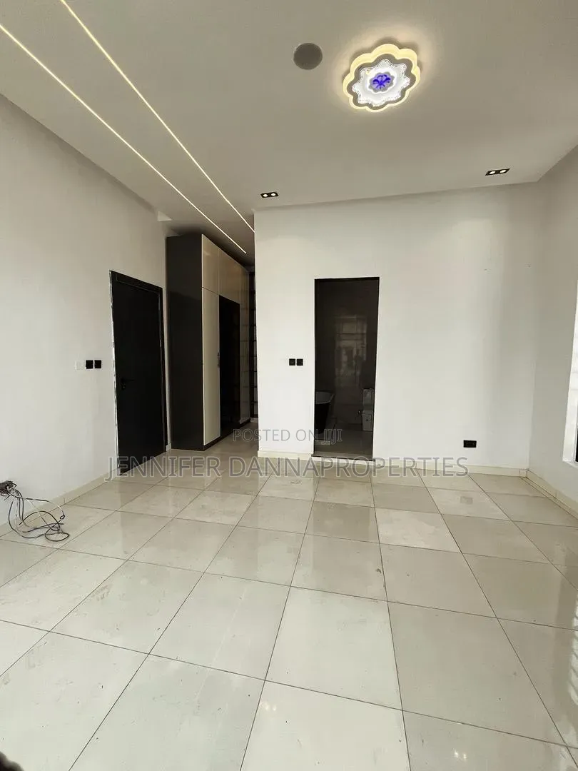 4bdrm Duplex in Ikota for sale in Ikota