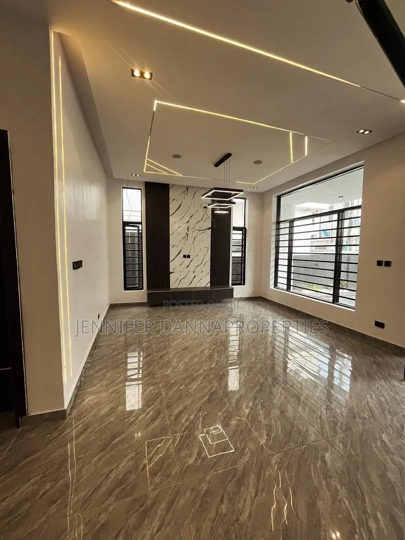 4bdrm Duplex in Ikota for sale in Ikota