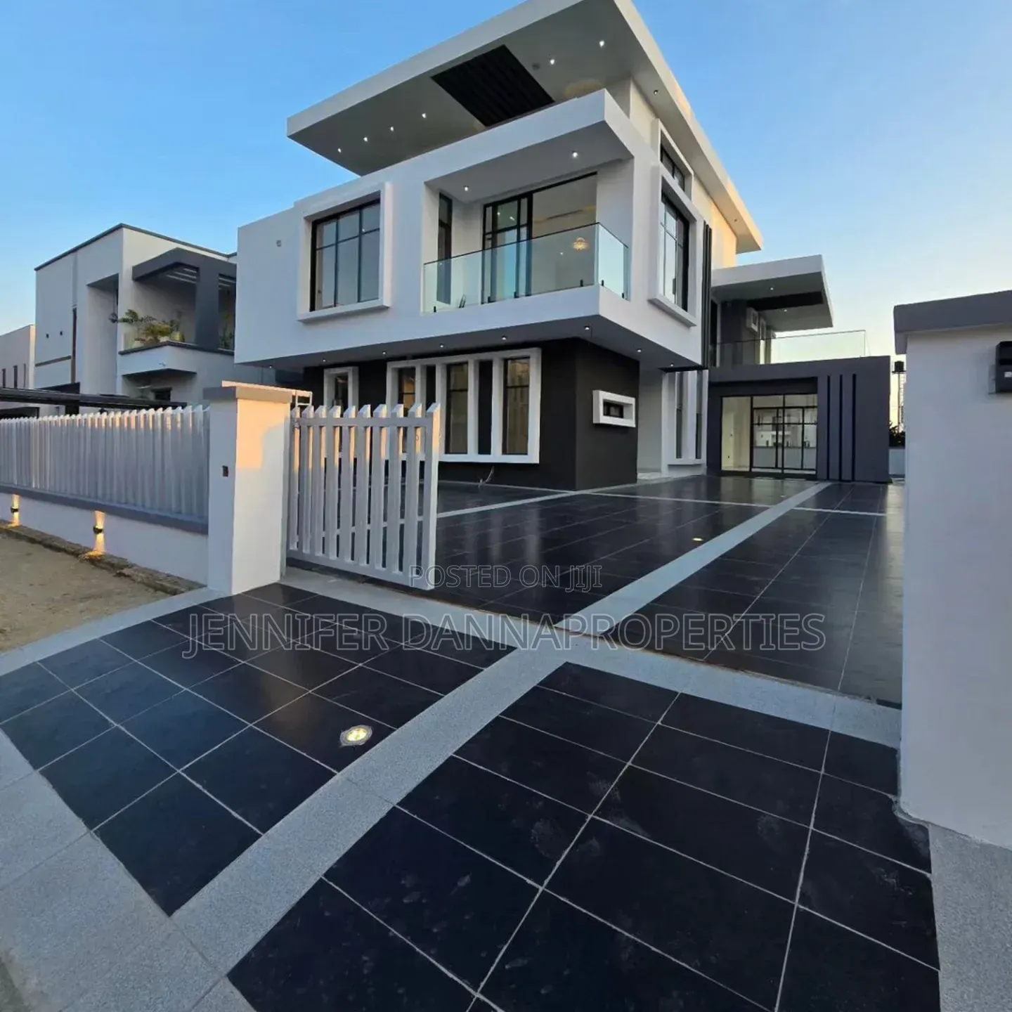 5bdrm Duplex in Lake Viewe Park 2, Lekki Phase 2 for sale in Lekki Phase 2