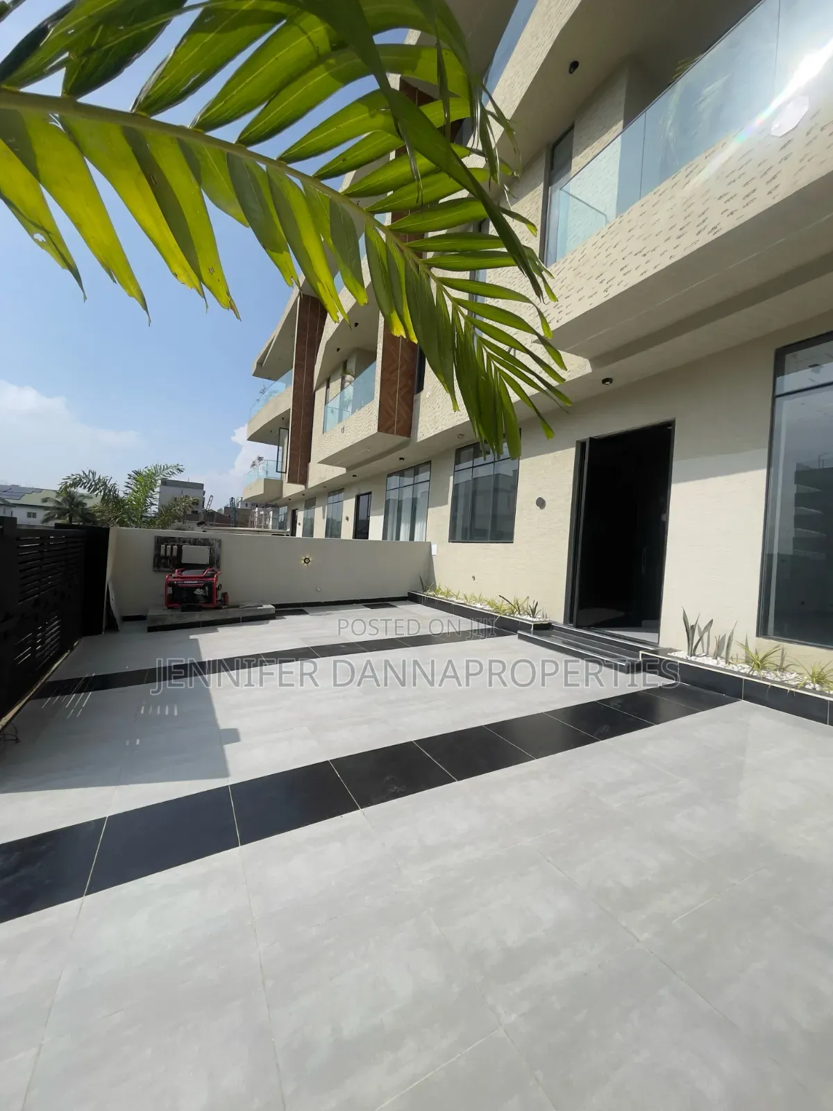 5bdrm Townhouse/Terrace in Lekki Phase 1 for sale in Lekki Phase 1