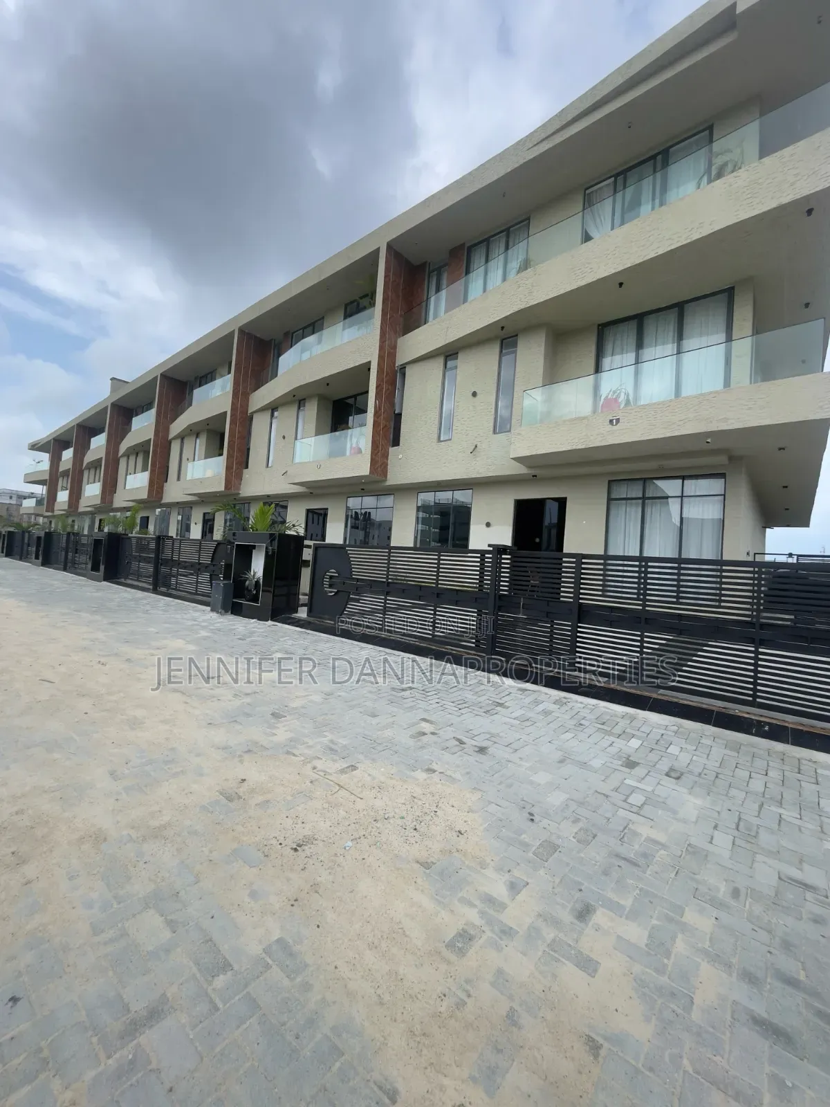 5bdrm Townhouse/Terrace in Lekki Phase 1 for sale in Lekki Phase 1