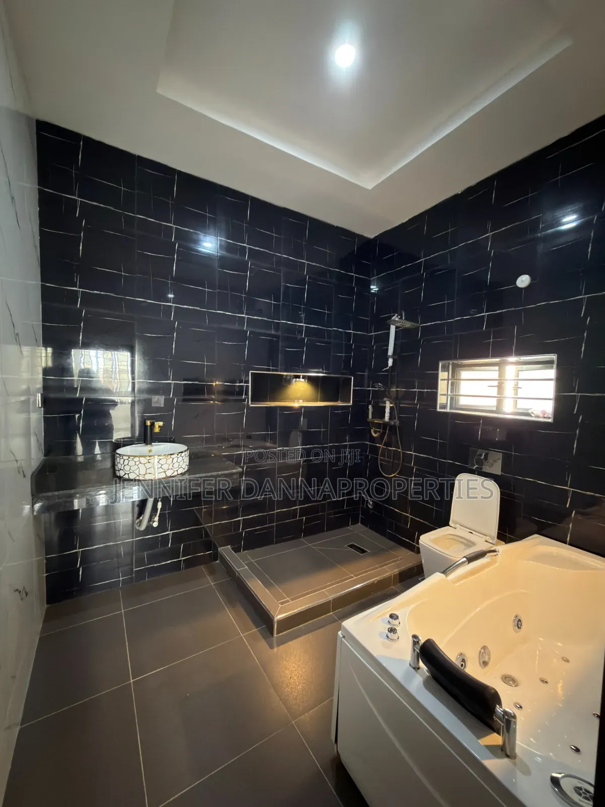 5bdrm Duplex in Enugu for sale in Enugu