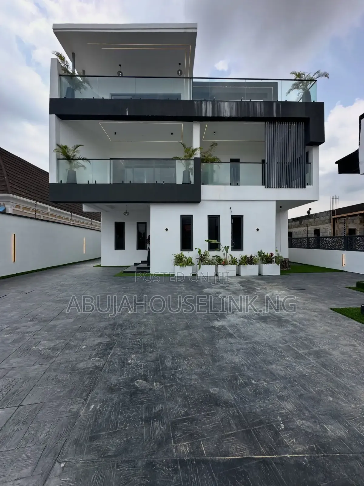 5bdrm Duplex in Gwarinpa Main Abuja, Life Camp for sale in Life Camp