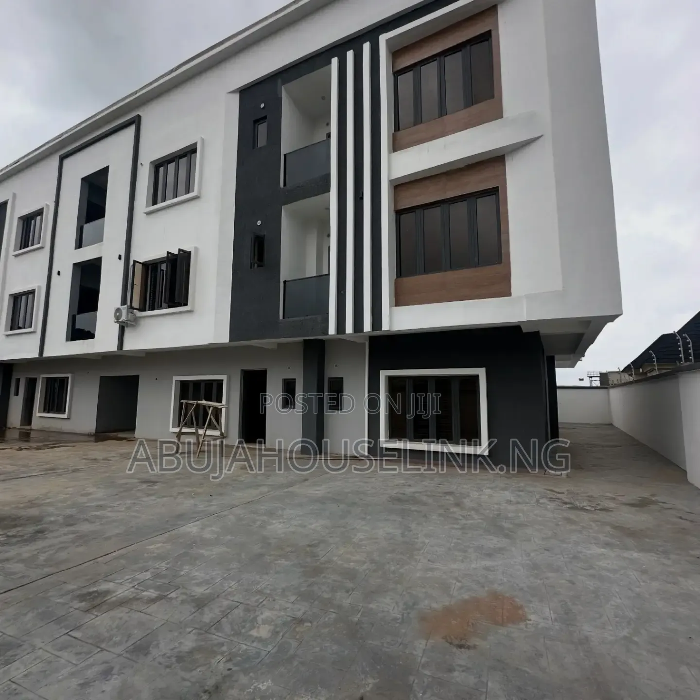 3bdrm Apartment in Wuye Main Abuja for sale in Wuye