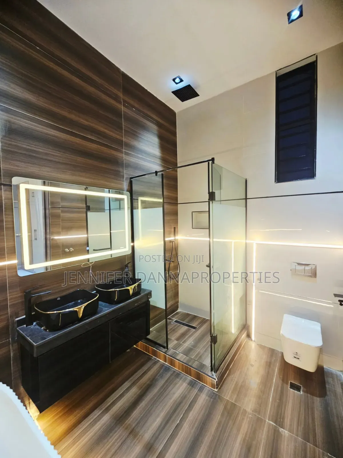 5bdrm Duplex in Chevron for sale in Chevron