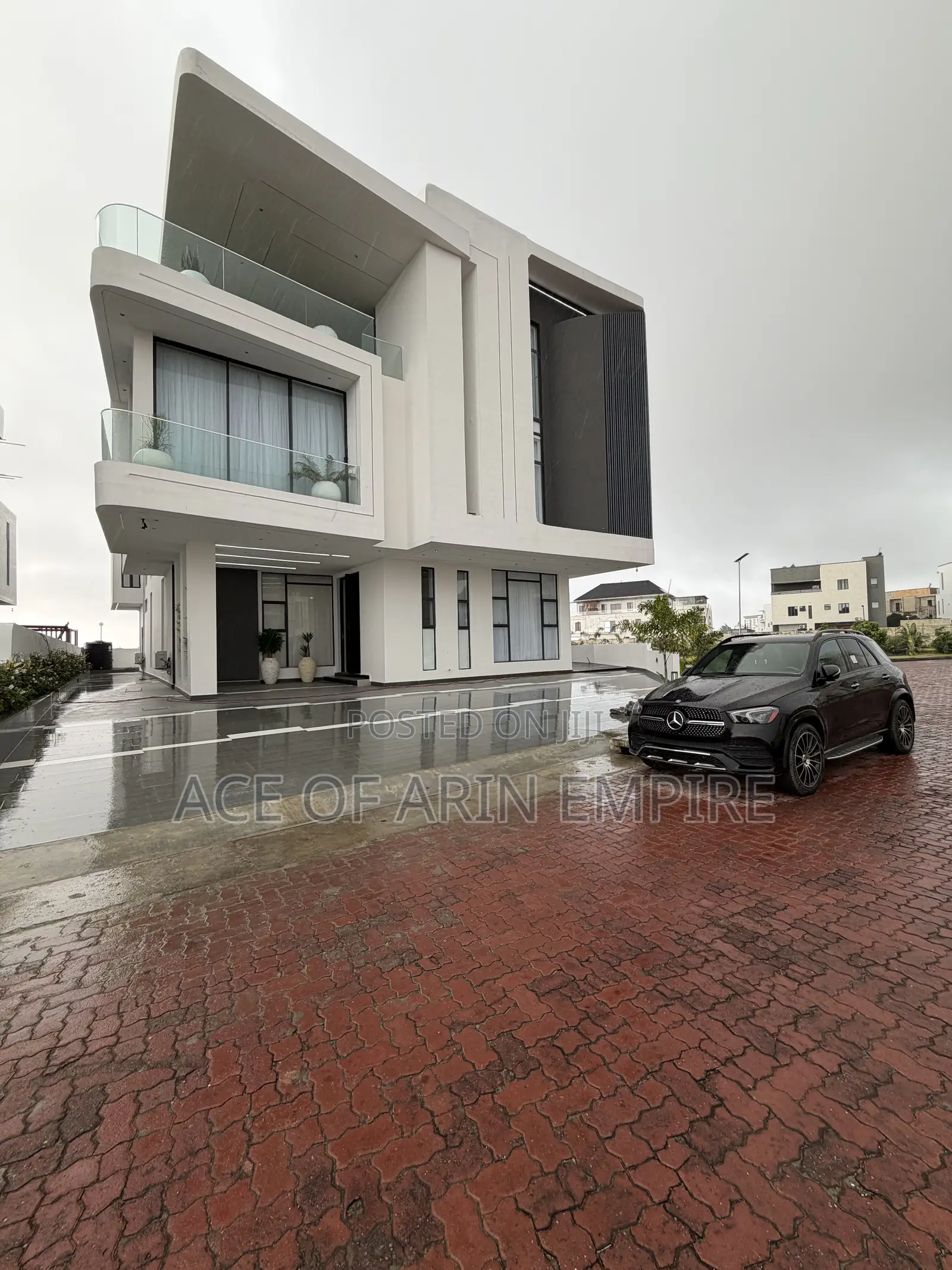 5bdrm Duplex in Osapa London for sale in Osapa london