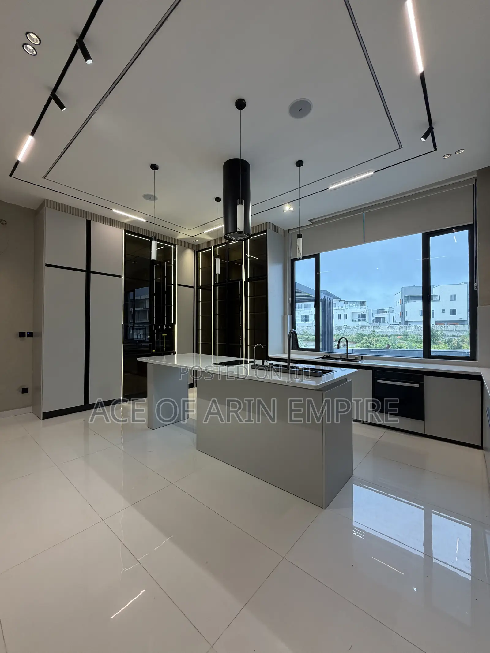 5bdrm Duplex in Osapa London for sale in Osapa london