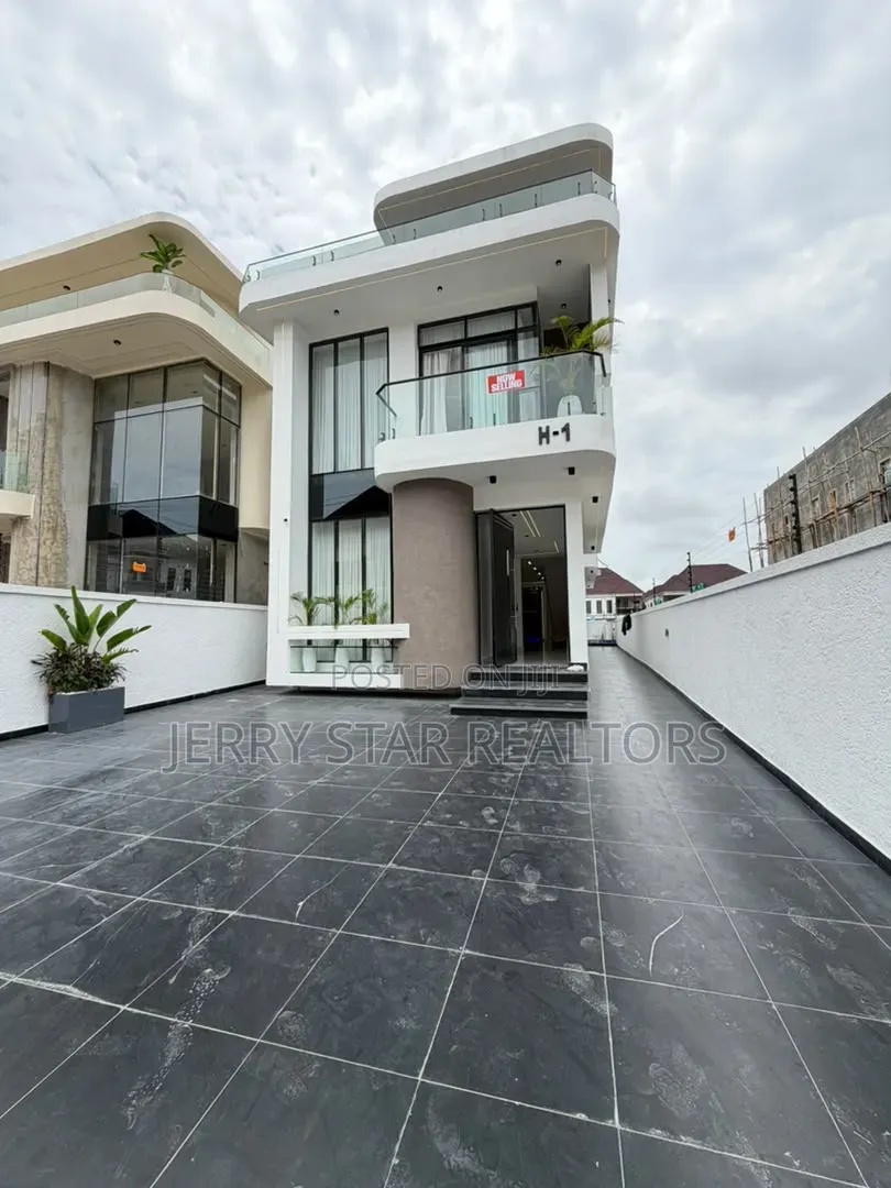 5bdrm Duplex in Royal Pine Estate, Lekki Expressway for sale in Lekki Expressway