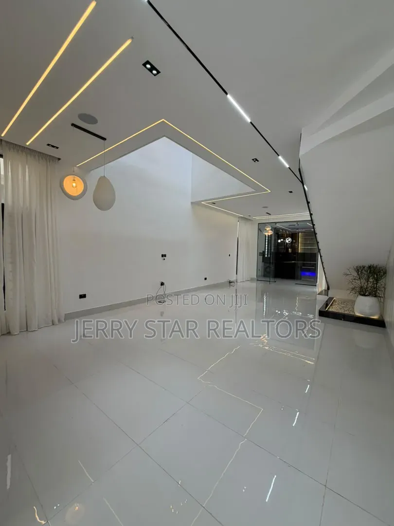 5bdrm Duplex in Royal Pine Estate, Lekki Expressway for sale in Lekki Expressway