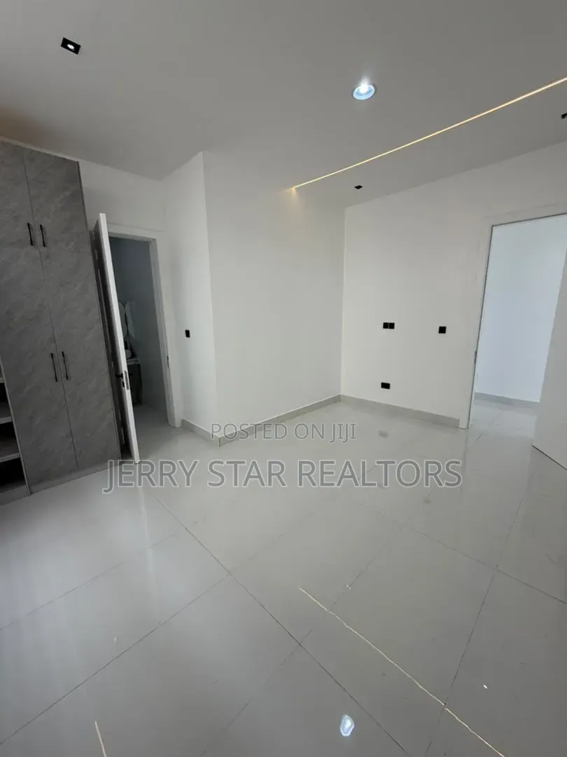 5bdrm Duplex in Royal Pine Estate, Lekki Expressway for sale in Lekki Expressway