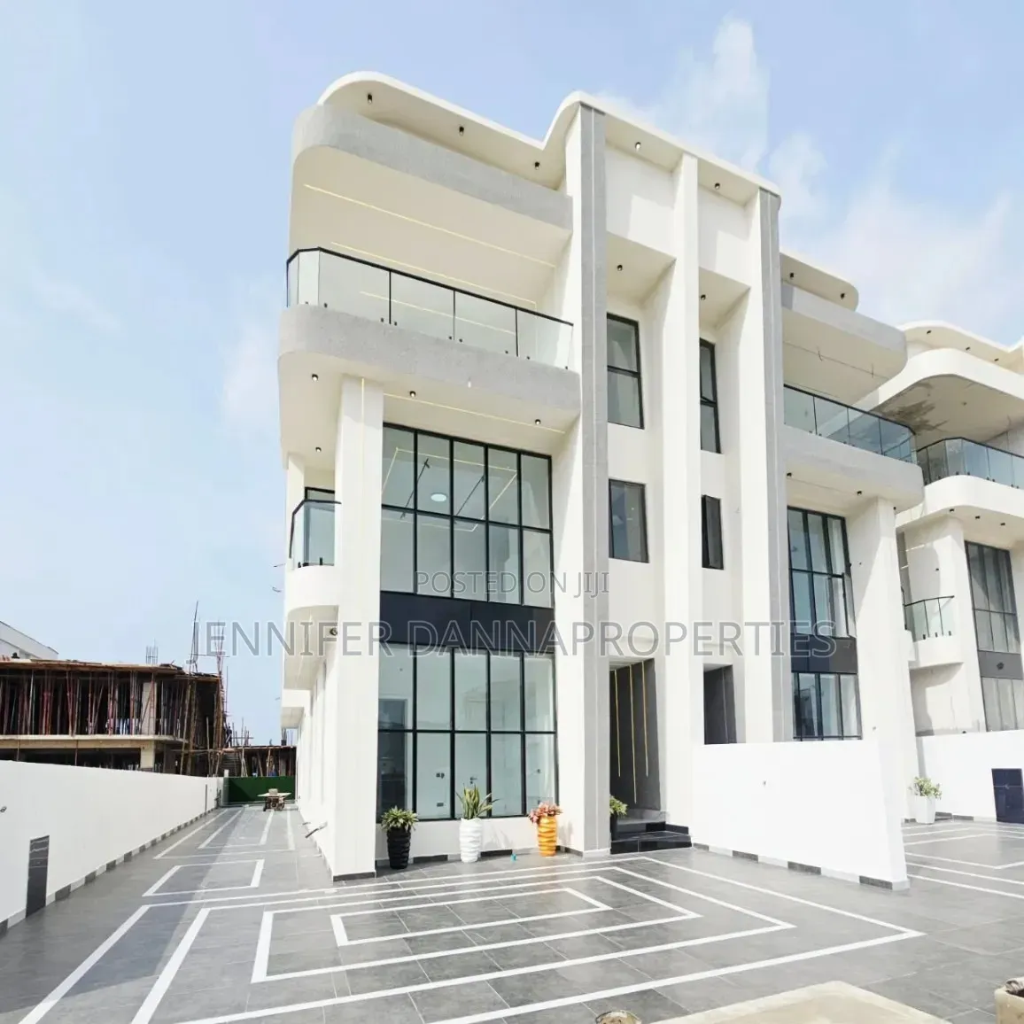 5bdrm Duplex in Lekki Phase 1 for sale in Lekki Phase 1