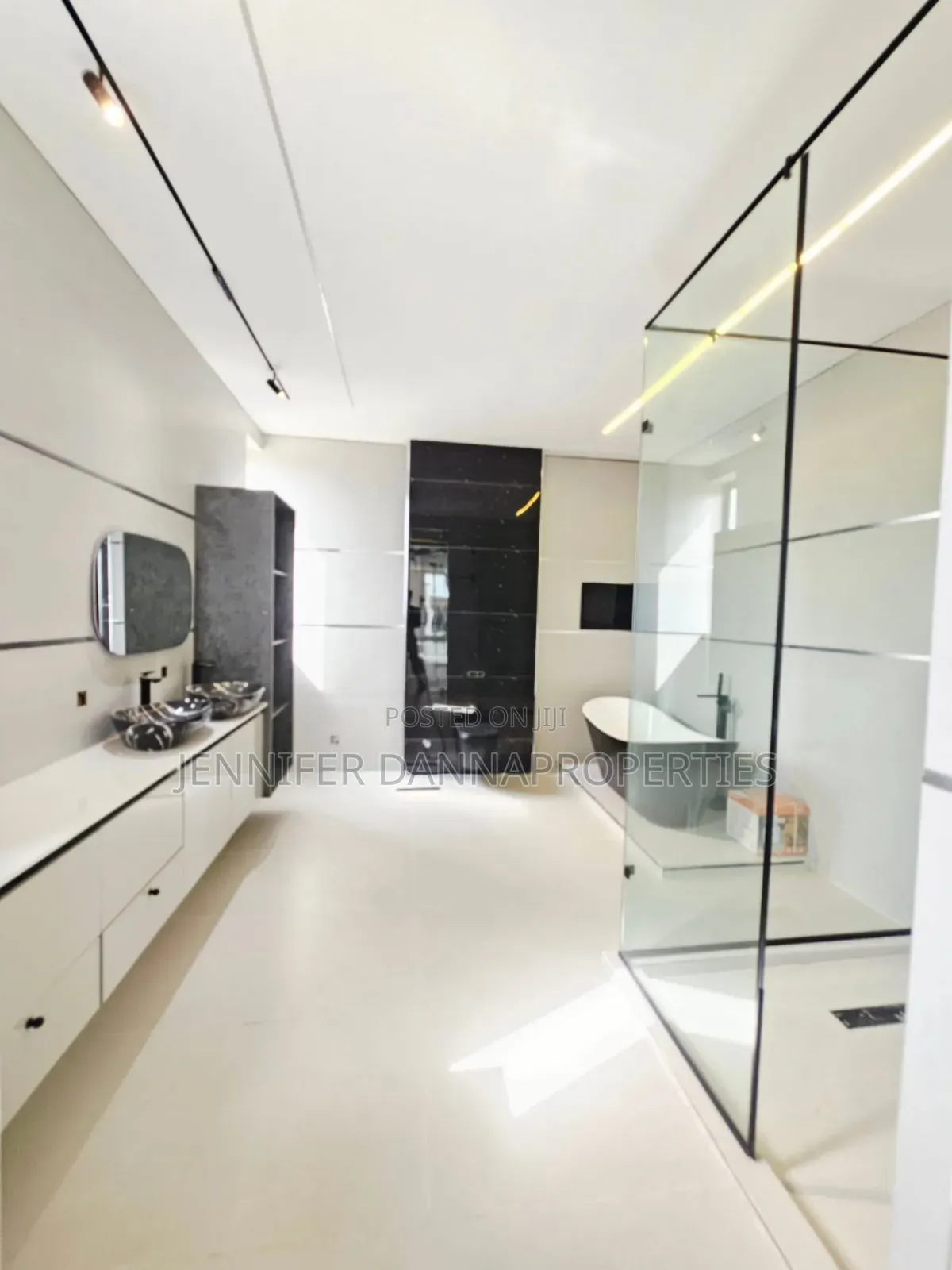 5bdrm Duplex in Lekki Phase 1 for sale in Lekki Phase 1