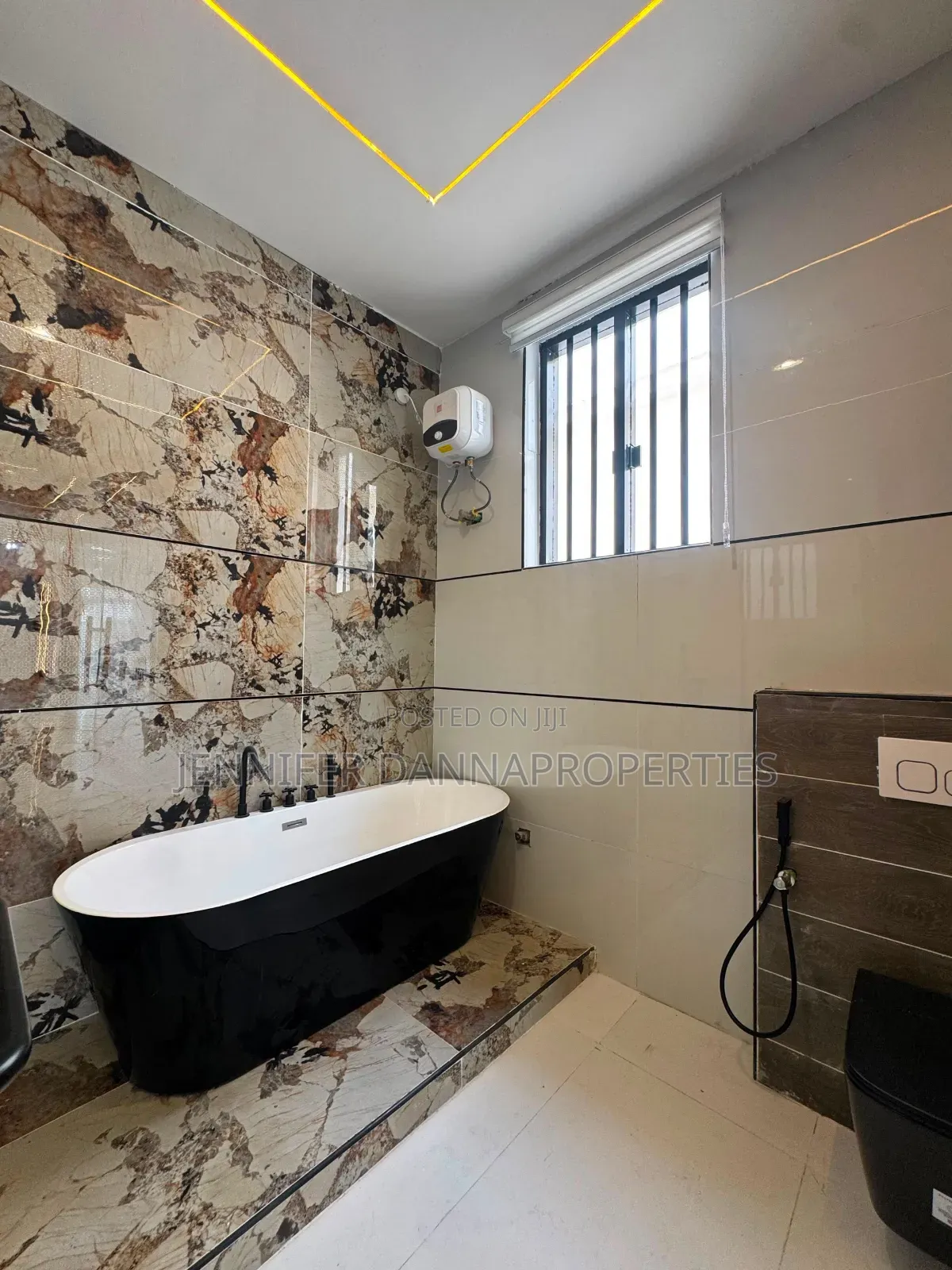 5bdrm Duplex in Discovery Park, Chevron for sale in Chevron