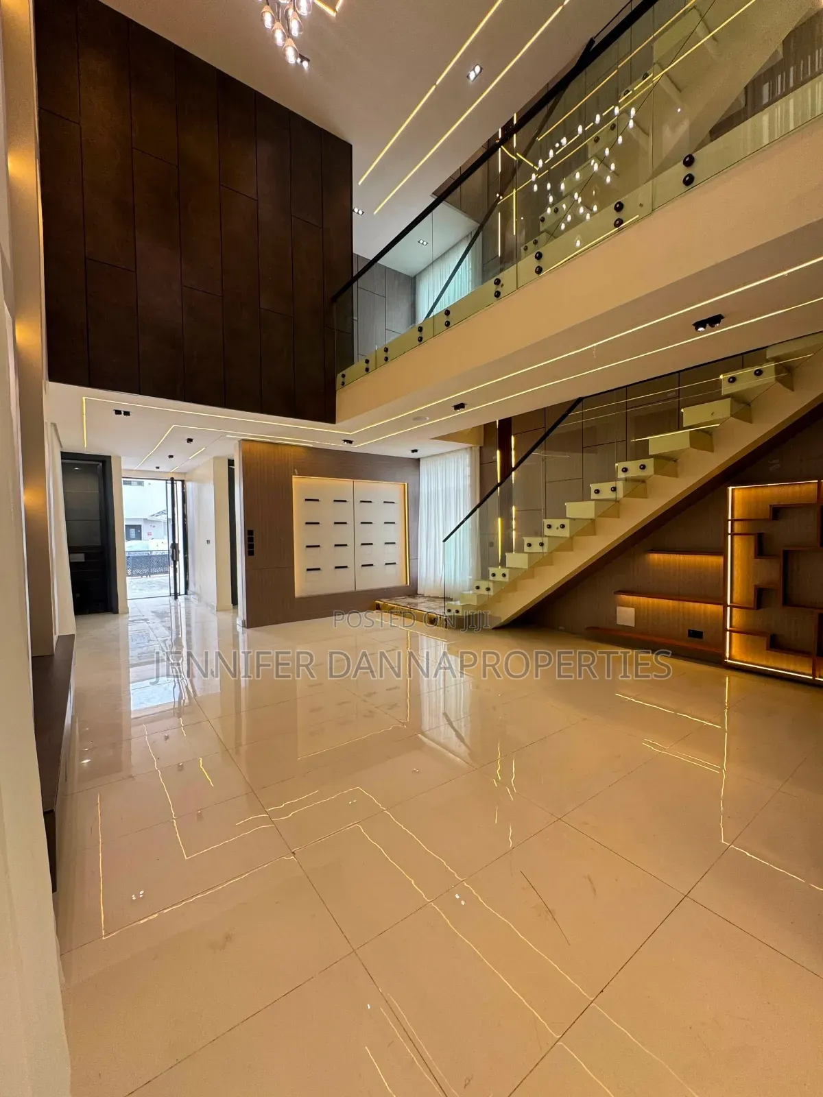 5bdrm Duplex in Discovery Park, Chevron for sale in Chevron