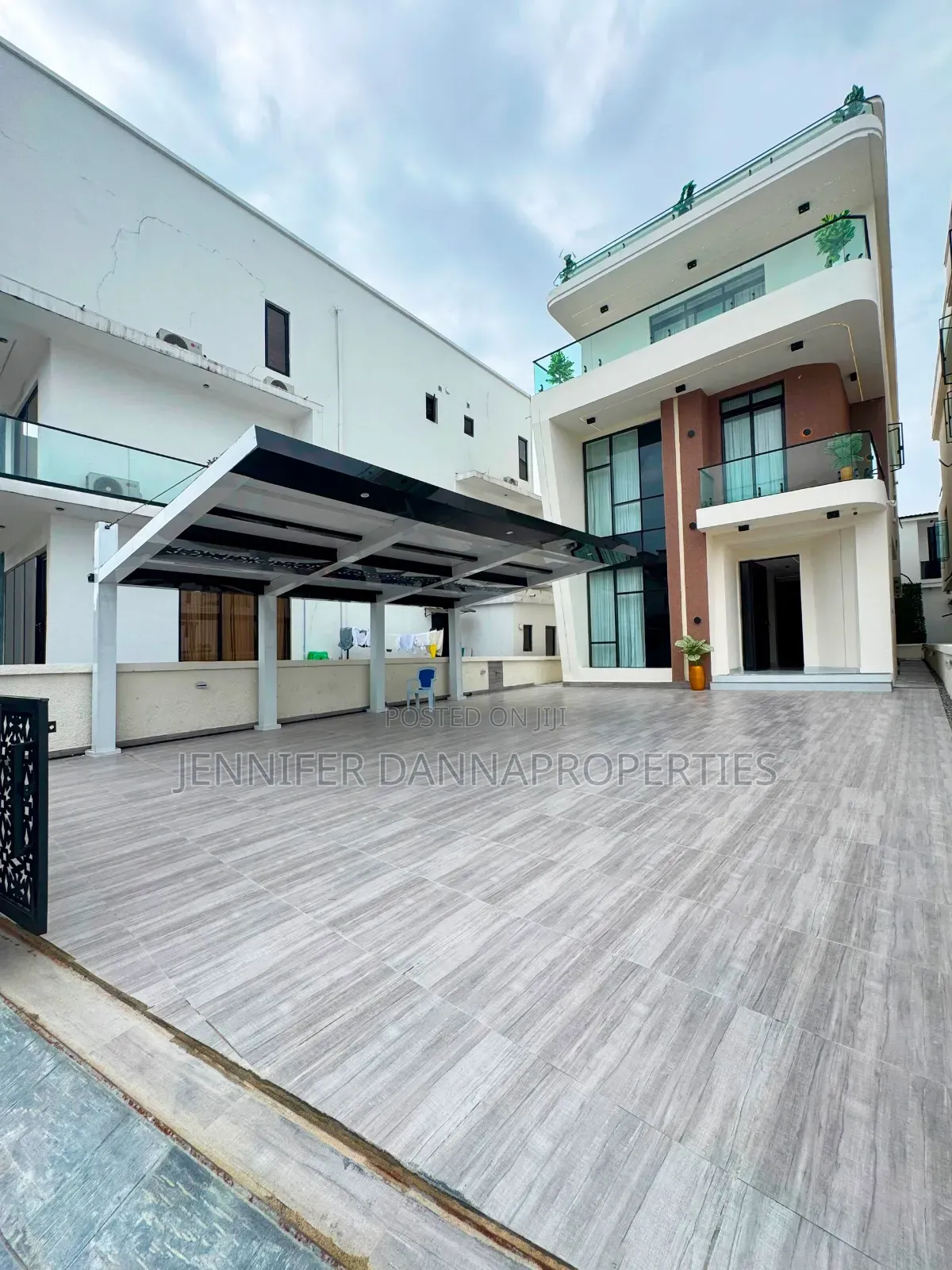 5bdrm Duplex in Discovery Park, Chevron for sale in Chevron