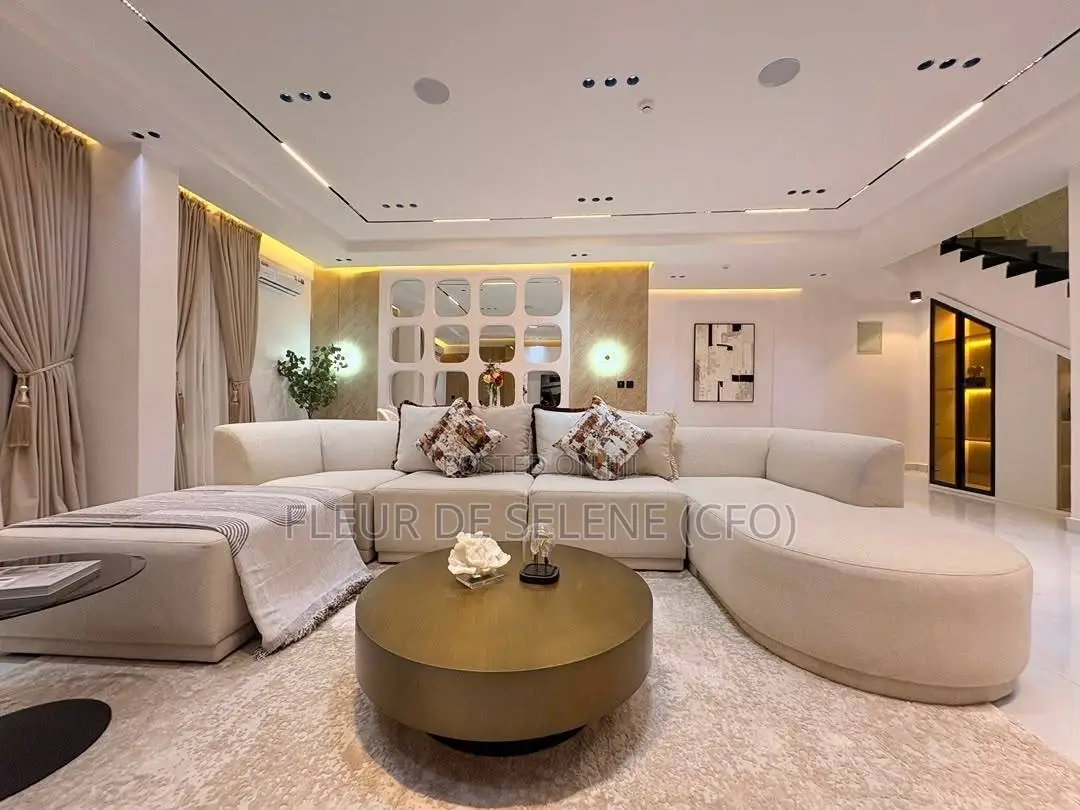 Luxurious 4 Bedroom Maisonnete in Old Ikoyi