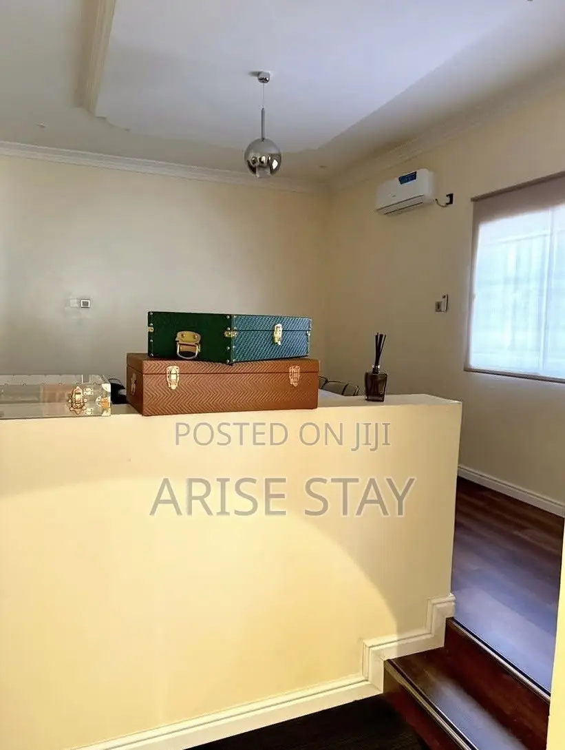 4-Bedroom Fully Detached Duplex With Private Chef | Lekki Right in Lekki Phase 2
