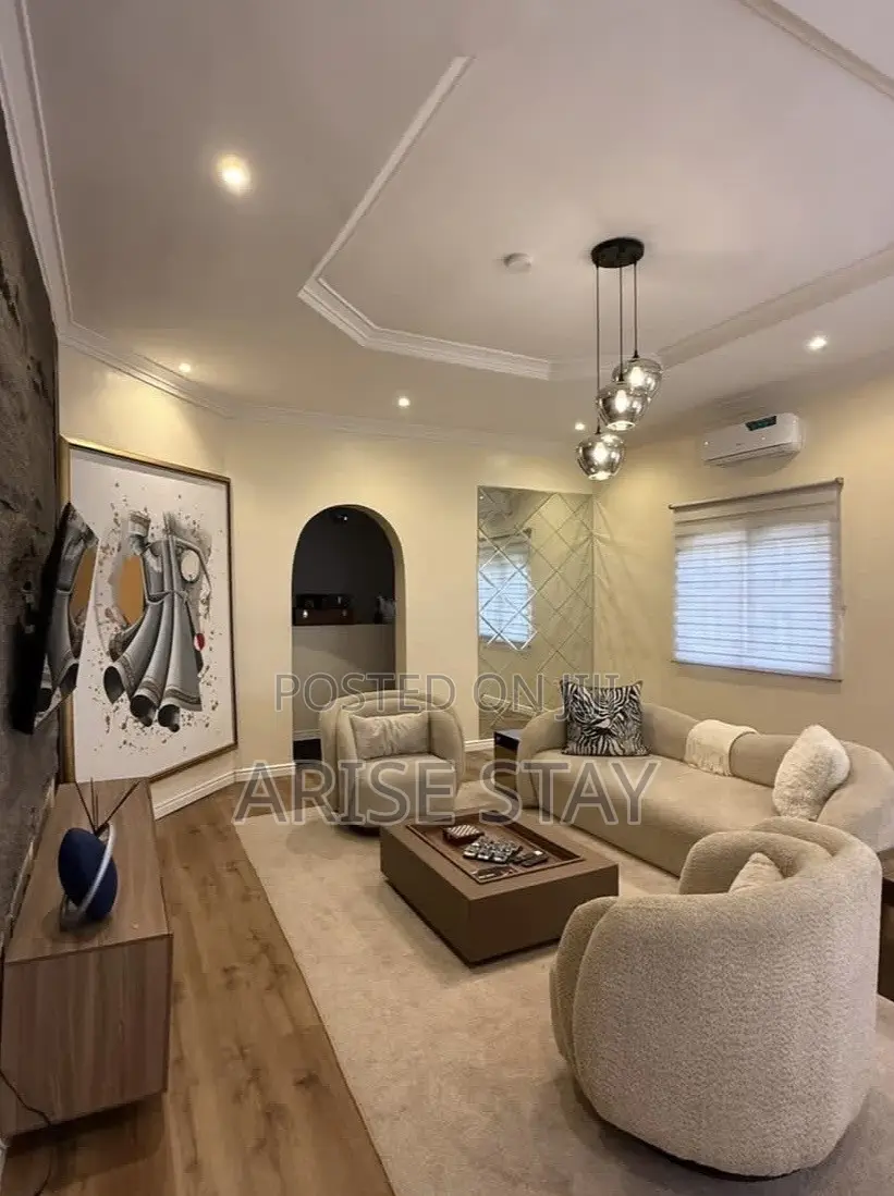 4-Bedroom Fully Detached Duplex With Private Chef | Lekki Right in Lekki Phase 2