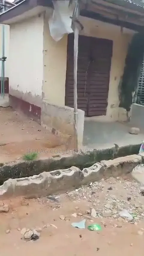 3bdrm Block of Flats in Ijegun for sale in Ijegun