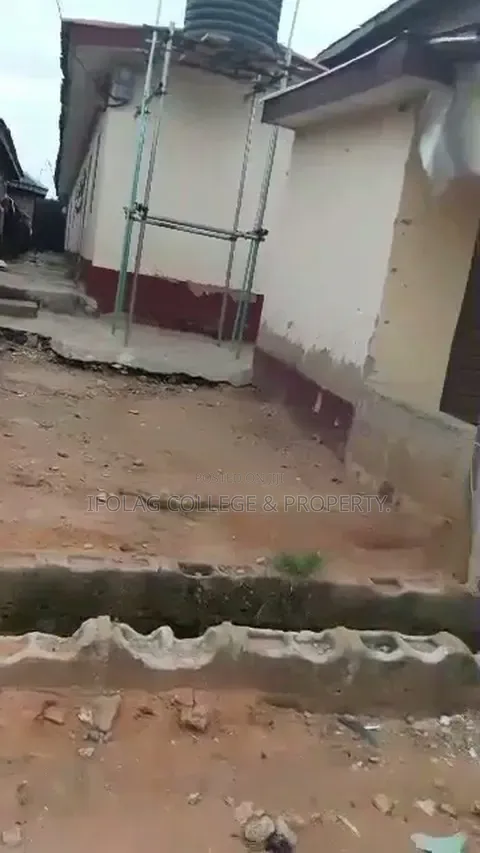 3bdrm Block of Flats in Ijegun for sale in Ijegun