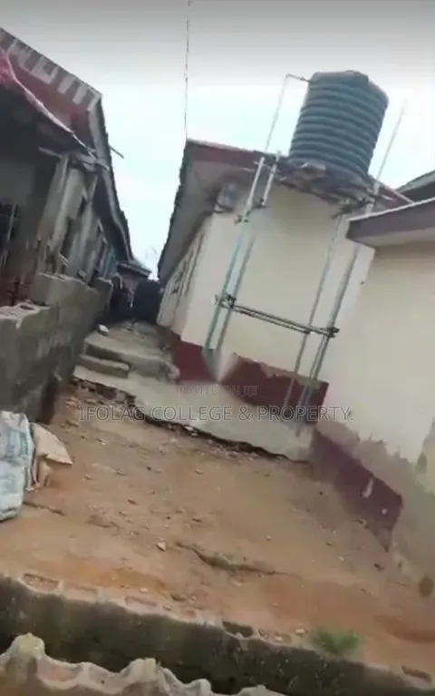 3bdrm Block of Flats in Ijegun for sale in Ijegun
