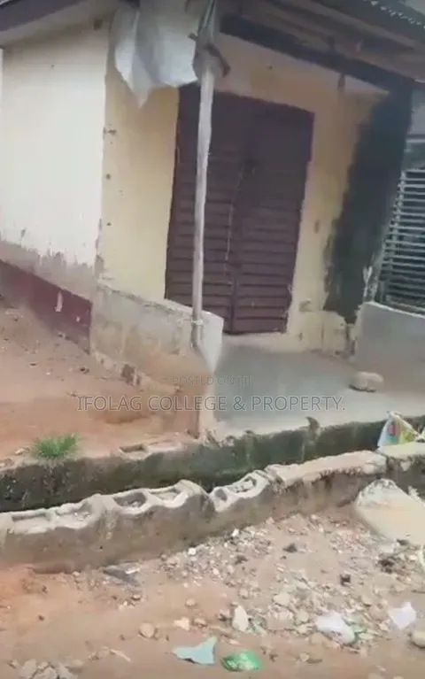 3bdrm Block of Flats in Ijegun for sale in Ijegun