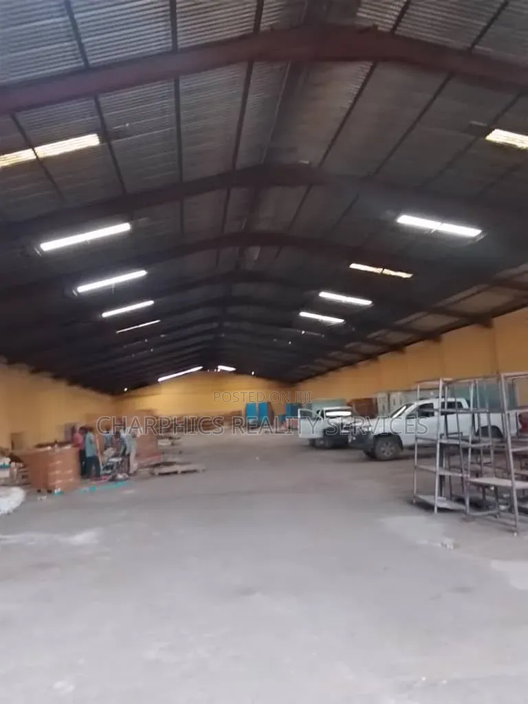 2400sqm Warehouse to Let Along Oshodi Apapa Express Way in Oshodi Expressway