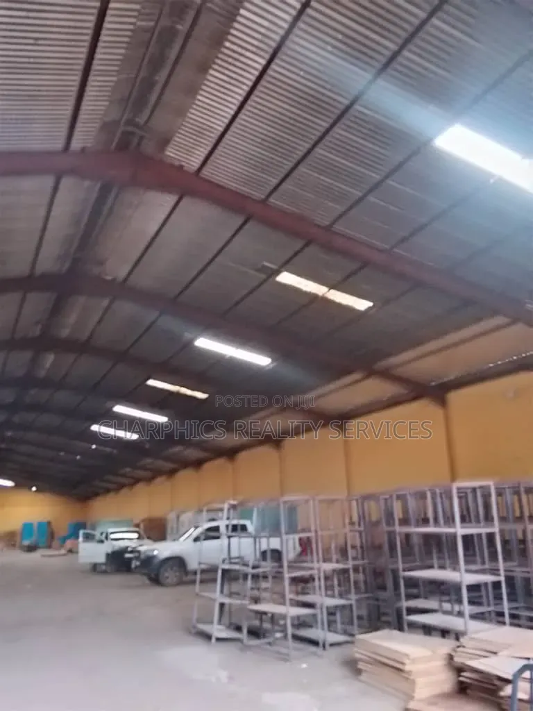 2400sqm Warehouse to Let Along Oshodi Apapa Express Way in Oshodi Expressway