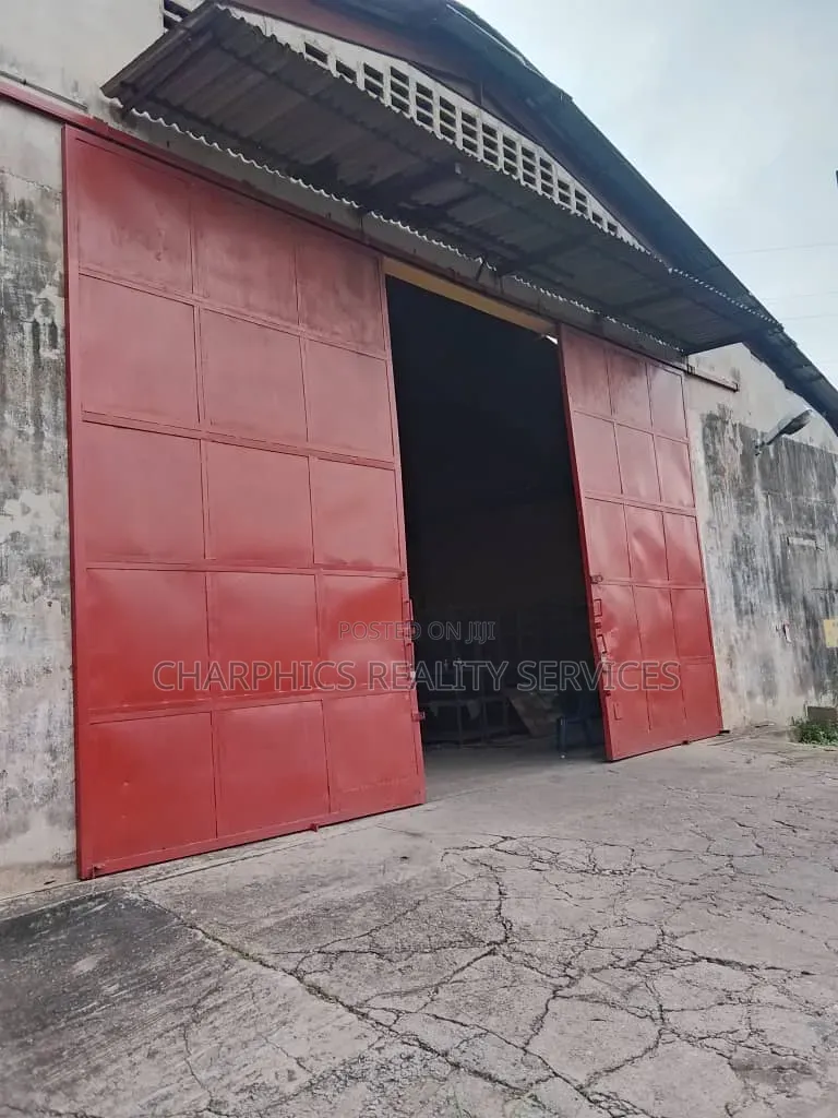2400sqm Warehouse to Let Along Oshodi Apapa Express Way in Oshodi Expressway