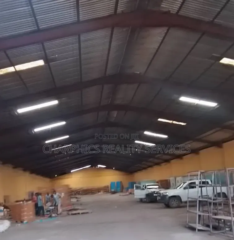 2400sqm Warehouse to Let Along Oshodi Apapa Express Way in Oshodi Expressway